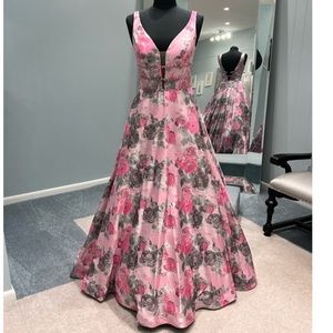 BRAND NEW, NEVER WORN